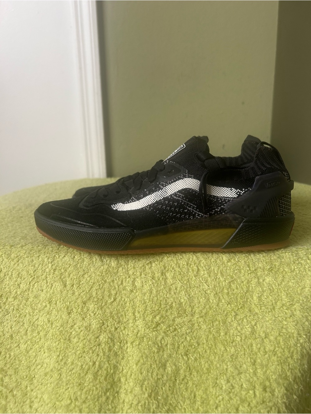 NWOB Vans Skate Ave 2.0 Mens Black Shoes with Off White Side Stripe